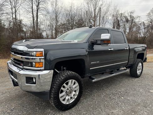Used 2019 Chevrolet Silverado 2500 LTZ w/ Duramax Plus Package image 3