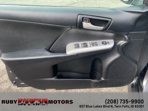 Used 2013 Toyota Camry SE w/ Preferred Accessory Pkg FWD image 12