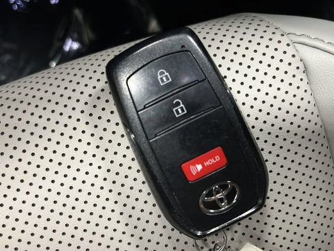 Used 2024 Toyota Prius XLE AWD/4WD image 37