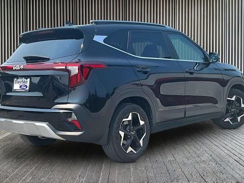 Used 2024 Kia Seltos EX FWD image 2