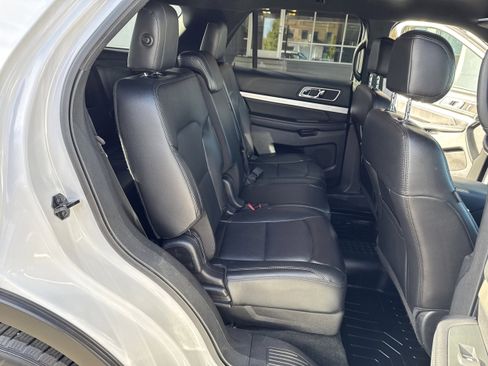 Used 2016 Ford Explorer XLT w/ Equipment Group 202A image 15