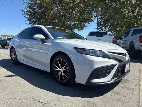 Used 2023 Toyota Camry SE FWD image 4
