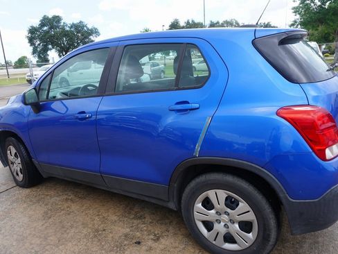 Used 2016 Chevrolet Trax LS w/ LPO, Cargo Package image 5