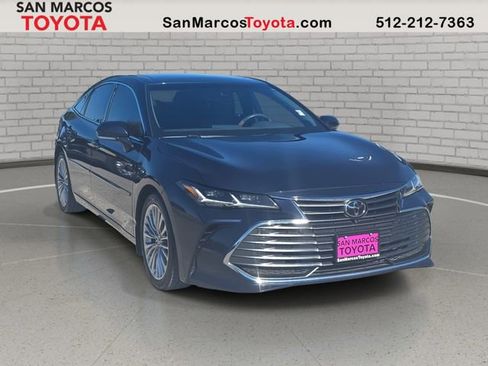 Used 2019 Toyota Avalon Limited image 3