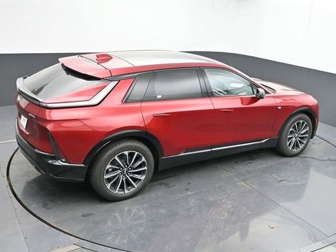 New 2025 Cadillac Lyriq Sport image 39