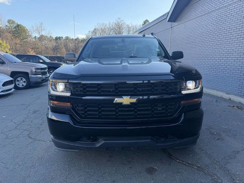 Used 2018 Chevrolet Silverado 1500 Custom w/ Custom Value Package image 2