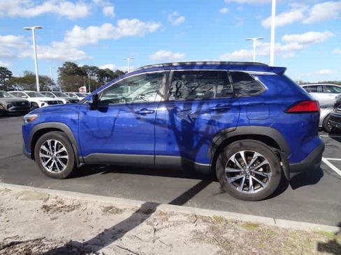 Used 2023 Toyota Corolla Cross XLE image 4