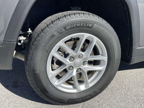 Used 2024 Jeep Grand Cherokee L Laredo image 7