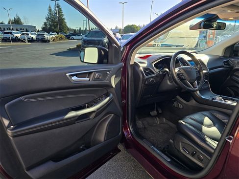 Used 2019 Ford Edge Titanium w/ Cold Weather Package image 7