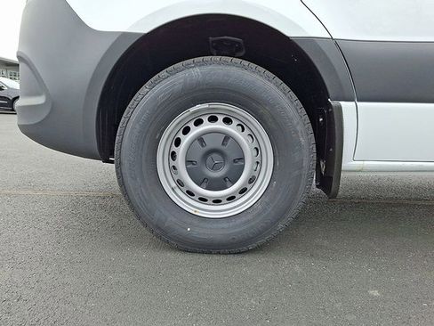 Used 2025 Mercedes-Benz Sprinter 2500 image 9