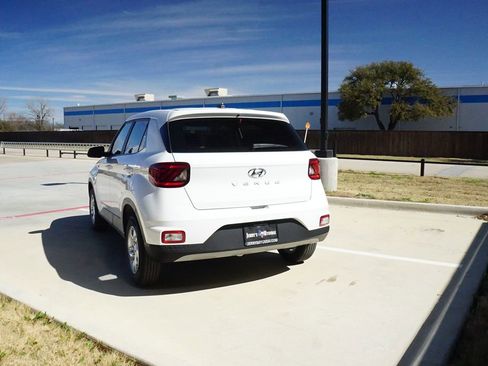New 2026 Hyundai Venue SE image 7