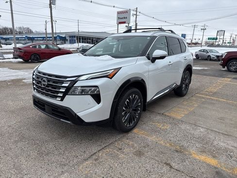 New 2026 Nissan Rogue Platinum image 8