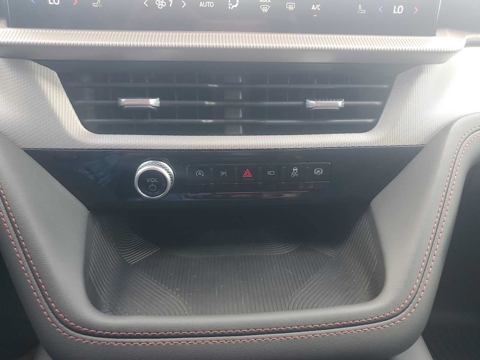 Used 2025 Ford Explorer Active RWD image 25