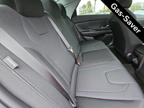 Used 2026 Hyundai Elantra SE FWD image 17