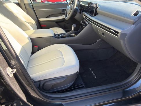 Certified 2025 Hyundai Sonata SE image 13
