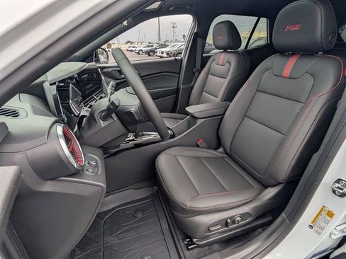 New 2026 Chevrolet Trax RS w/ Sunroof Package FWD image 4
