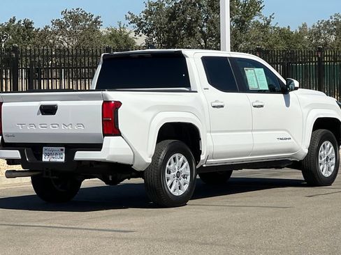 Certified 2025 Toyota Tacoma SR5 AWD/4WD image 5