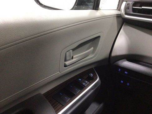 Used 2024 Toyota Sienna LE image 14