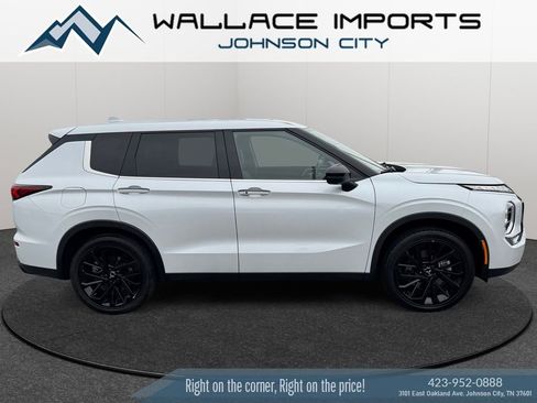 Used 2023 Mitsubishi Outlander SE Black Edition image 6