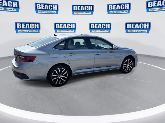 Used 2025 Volkswagen Jetta SE FWD image 8