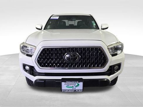 Used 2018 Toyota Tacoma TRD Off-Road AWD/4WD image 2