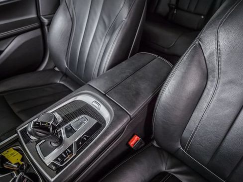Used 2019 BMW 740i w/ M Sport Package RWD image 33