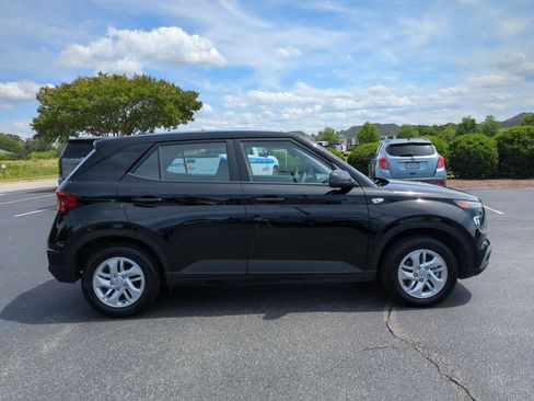 Used 2026 Hyundai Venue SE FWD image 11