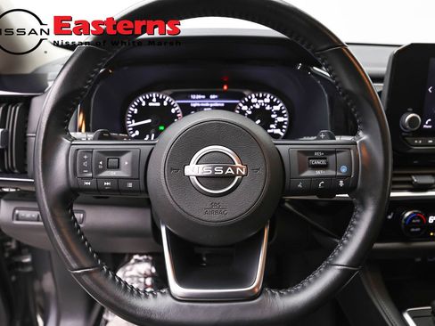 Used 2025 Nissan Pathfinder SV FWD image 10