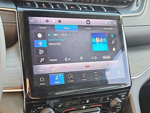 Used 2023 Jeep Grand Cherokee Limited AWD/4WD image 16