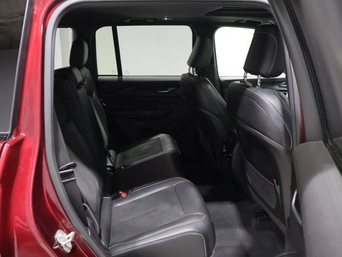 Used 2024 Jeep Grand Cherokee Altitude AWD/4WD image 20