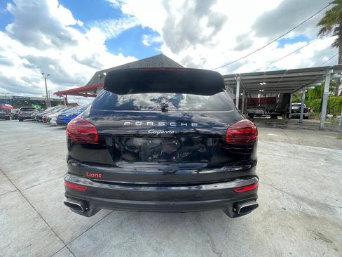Used 2017 Porsche Cayenne Platinum Edition w/ Premium Package (PJV) AWD/4WD image 4