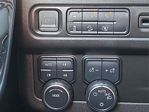 Used 2023 Chevrolet Tahoe Z71 w/ Luxury Package image 21