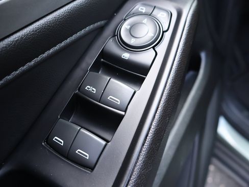 Used 2023 Chevrolet Traverse LT FWD image 8