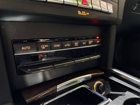 Used 2014 Mercedes-Benz E 350 4MATIC Sedan image 26