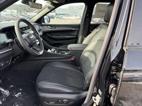 New 2026 Jeep Grand Cherokee Altitude AWD/4WD image 9