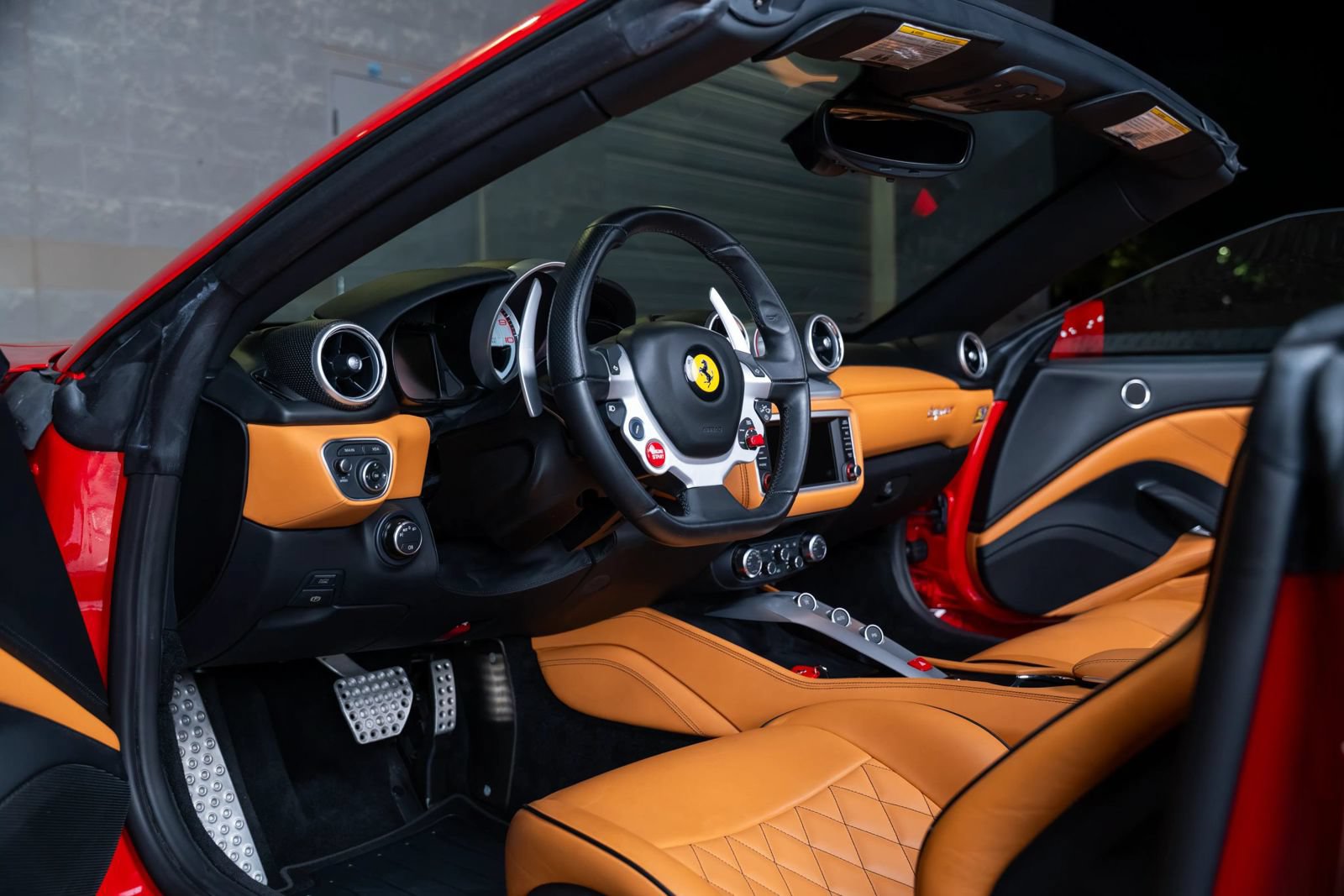 Used 2015 Ferrari California T RWD image 11