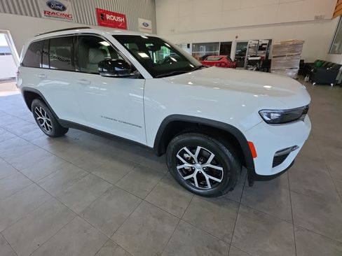 Used 2024 Jeep Grand Cherokee Limited w/ Trailer Tow Package AWD/4WD image 7