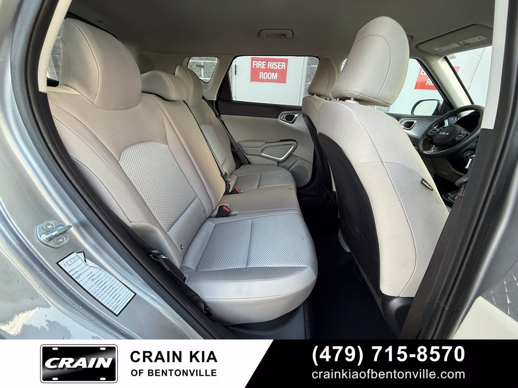 Used 2025 Kia Soul LX w/ LX Technology Package FWD image 28