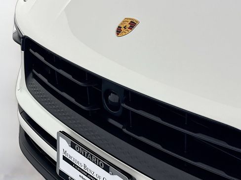 Used 2023 Porsche Macan image 11