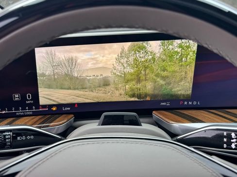 Certified 2025 Cadillac Escalade ESV Sport Platinum image 29