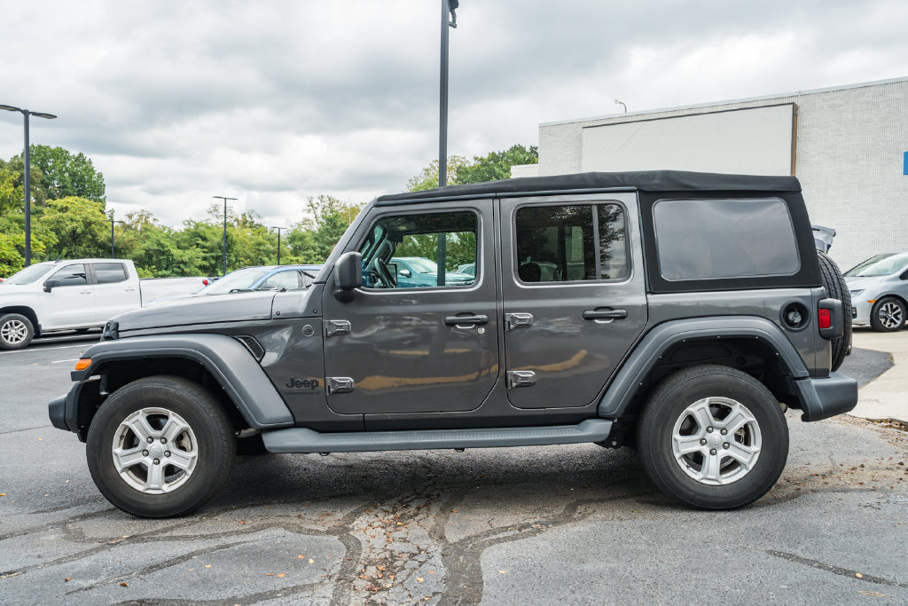 Used 2023 Jeep Wrangler Unlimited Sport AWD/4WD image 4