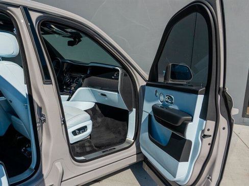 Used 2025 Rolls-Royce Cullinan Black Badge image 69