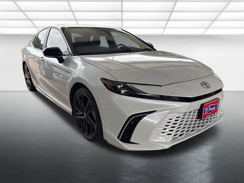Used 2025 Toyota Camry XSE FWD image 1