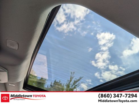 Certified 2024 Toyota Highlander XLE image 27