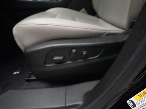 Used 2022 Cadillac XT4 Luxury w/ Cold Weather Package AWD/4WD image 29