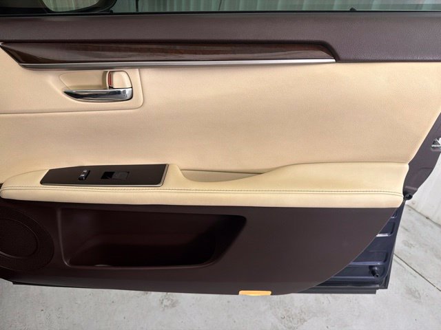 Used 2018 Lexus ES 350 w/ Luxury Package w/Wood Trim FWD image 27