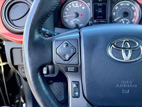 Used 2017 Toyota Tacoma TRD Sport image 24