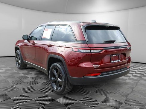 Used 2023 Jeep Grand Cherokee Limited w/ Luxury Tech Group II image 4