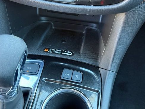 Used 2023 Chevrolet Equinox Premier AWD/4WD image 23