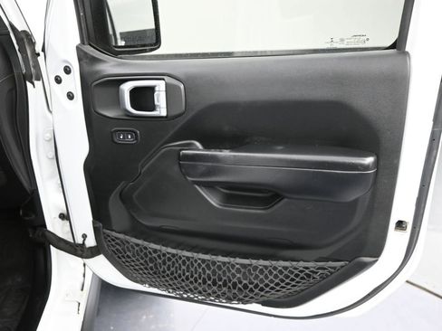 Used 2020 Jeep Gladiator Sport w/ Quick Order Package 24S image 32